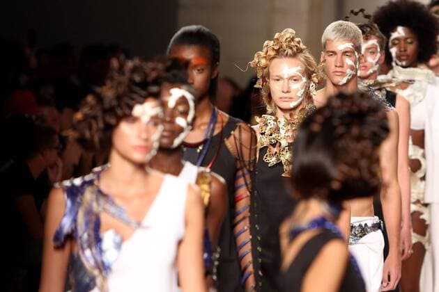 Moda Lisboa - Valentim Quaresma Modenschau October 8, 2016 - Lisbon, Portugal - A model presents a creation from the Portuguese fashion designer Valentim Quaresma Spring Summer 2017 collection during the Lisbon Fashion Week on October 8, 2016 in Lisbon, Portugal. Photo: Lisbon Portugal - ZUMAf123