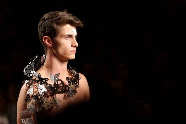 Moda Lisboa - Valentim Quaresma Modenschau October 8, 2016 - Lisbon, Portugal - A model presents a creation from the Portuguese fashion designer Valentim Quaresma Spring Summer 2017 collection during the Lisbon Fashion Week on October 8, 2016 in Lisbon, Portugal. Photo: Lisbon Portugal - ZUMAf123