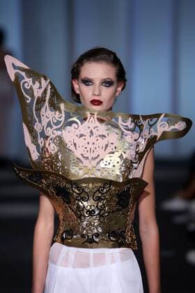 Moda Lisboa - Olga Noronha Modenschau October 9, 2016 - Lisbon, Portugal - A model presents a creation from the Portuguese fashion designer Olga Noronha Spring Summer 2017 collection during the Lisbon Fashion Week on October 9, 2016 in Lisbon, Portugal. Photo: Lisbon Portugal - ZUMAf123