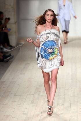 October 9, 2016 - Lisbon, Portugal - A model presents a creation from the Portuguese fashion designer Filipe Faisca Spring Summer 2017 collection during the Lisbon Fashion Week on October 9, 2016 in Lisbon, Portugal. Lisbon Portugal  - ZUMAn230