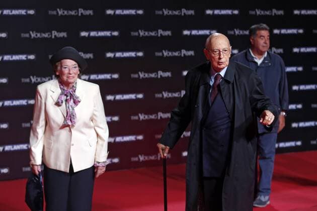 Premiere der TV-Serie The Young Pope in Rom Giorgio Napolitano con la moglie Clio Roma 09-10-2016. The young Pope Serie TV Sky, Anteprima Rome 9th October 2016. The Young Pope Premiere. SamanthaxZucchi