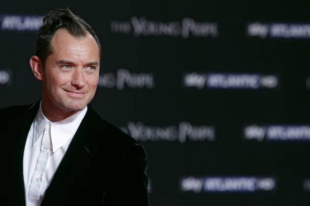 Bilder des Tages Premiere der TV-Serie The Young Pope in Rom - Jude Law Roma 09-10-2016. The young Pope Serie TV Sky, Rome 9th October 2016. The Young Pope Premiere. SamanthaxZucchi