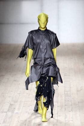October 9, 2016 - Lisbon, Portugal - A model presents a creation from the Portuguese fashion designer Ricardo Andrez Spring Summer 2017 collection during the Lisbon Fashion Week on October 9, 2016 in Lisbon, Portugal. Photo: Lisbon Portugal - ZUMAf123