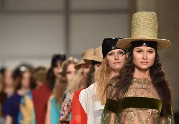 (161010) -- LISBON, Oct. 09, 2016 -- Models present creations by designer Filipe Faisca as part of his 2017 Spring Summer collection show during Lisbon Fashion Week, Portugal, October 9, 2016. ) (wtc) PORTUGAL-LISBON-FASHION ZhangxLiyun 