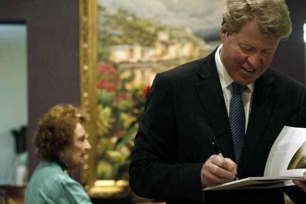 09 10 2008 Tampa, FL).NP_294229_DEAN_SPENCER_2.photo by ATOYIA DEANS Times.caption: Princess Diana s brother, Earl Charles Spencer, signs Althorp furniture pieces as well as books at Livingston Furniture store on West Shore Boulevard in Tampa. Althorp is the late princess s family home, filled with a lot of elaborate antique pieces. Replicas of the pieces can be purchased at the store - ZUMAs70_