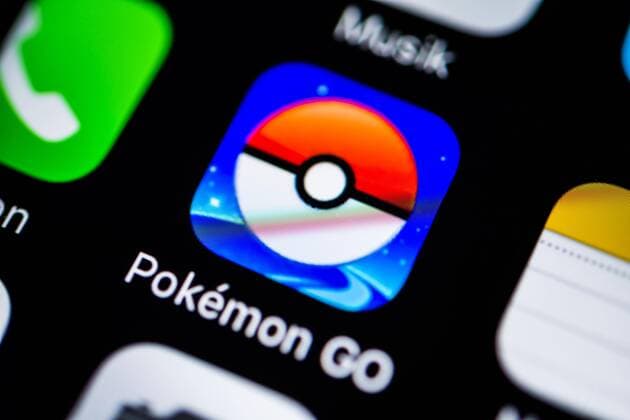 App-Icons auf Smartphone-Display App-Icons, Anzeige auf einem Bildschirm vom Handy, Pokemon Go, Handyspiel, Computerspiel, iOS, Makroaufnahme, Detail, formatfüllend Copyright: imageBROKER/ValentinxWolf iblvfw04410021.jpg