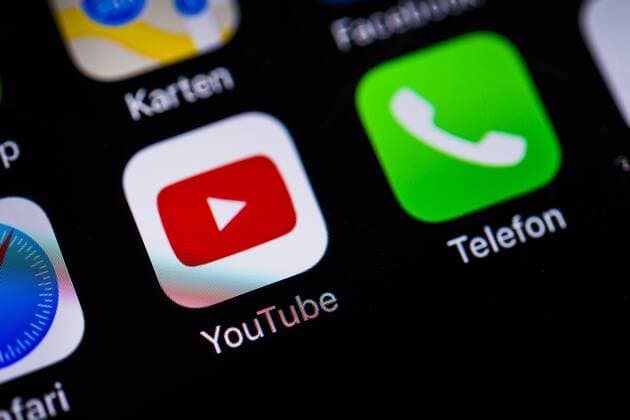 App-Icons auf Smartphone-Display App-Icons, Anzeige auf einem Bildschirm vom Handy, Smartphone, YouTube, Online Video Plattform, Makroaufnahme, Detail, formatfüllend Copyright: imageBROKER/ValentinxWolf iblvfw04410133.jpg