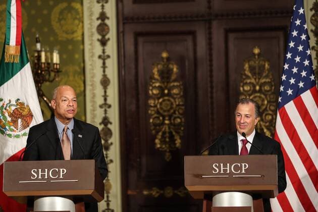 US-Heimatschutzminister Jeh Johnson in Mexiko October 12, 2016 - Df, Mexico - EUM20161012NAC22.jpg.CIUDAD DE MEXICO DiplomacyDiplomacia-Mexico-EU.- El secretario de Seguridad Nacional de Estados Unidos, Jeh Johnson, y el secretario de Hacienda y Credito Publico, Jose Antonio Meade, en el mensaje a medios, 12 de octubre de 2016, luego de su reunion.  - ZUMAu78_