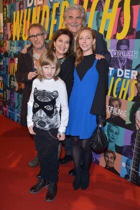 Premiere Welt der Wunderlichs Peter Simonischek, Hannelore Elsner, Dani Levy, Katharina Schüttler, Ewi Rodriguez Ankunft zur Premiere die Welt der Wunderlichs im Kantkino in Berlin am 12.10.2016