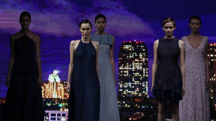 Models present creations by Mexican designer Macario Jimenez during the third day of the Fashion Week in Mexico City, Mexico, 12 October 2016. EFE Mario Guzman FASHION WEEK IN MEXICO !ACHTUNG: NUR REDAKTIONELLE NUTZUNG!  MEX001 20161013-636119332051069859