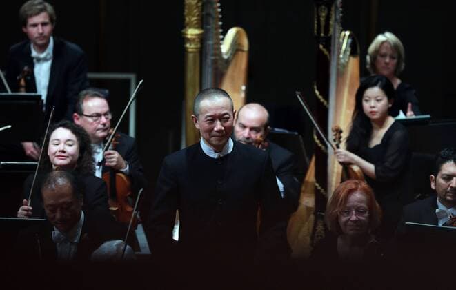 (161012) -- FRANKFURT, Oct.12, 2016 -- Chinese composer and conductor Tan Dun presents Passacaglia: Secret of Wind & Birds in cooperation with German State Philharmonic of Rhineland-Palatinate during the Tan Dun Music Week in Ludwigshafen, Germany, on Oct. 12, 2016. ) GERMANY-LUDWIGSHAFEN-TAN DUN-MUSIC WEEK LuoxHuanhuan 