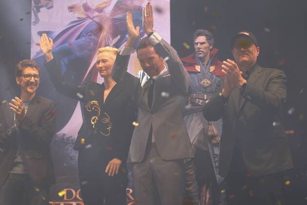 Doctor Strange Filmpremiere in Hongkong October 13, 2016 - Hollywood actor Benedict Cumberbatch ( C ), actress Tilda Swinton ( L ) respond to the crowds as confetti bursts on their heads during inaugural ceremony of latest Hollywood movie DOCTOR STRANGE World Premier in Hong Kong ahead of U.S. Oct 13, Hong Kong. ZUMA - ZUMAl137