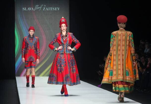 MOSCOW, RUSSIA â€“ OCTOBER 13, 2016: Models showcase creations during a runway show for the Spring Summer 2017 collection by designer Slava Zaitsev at the Mercedes-Benz Fashion Week Russia in the Manege Central Exhibition Hall. Vyacheslav Prokofyev TASS  TS0346AE
