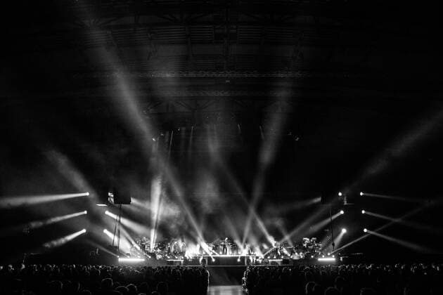 Das Musikprojekt Schiller (Christopher von Deylen) live auf Tour in der Arena Leipzig.