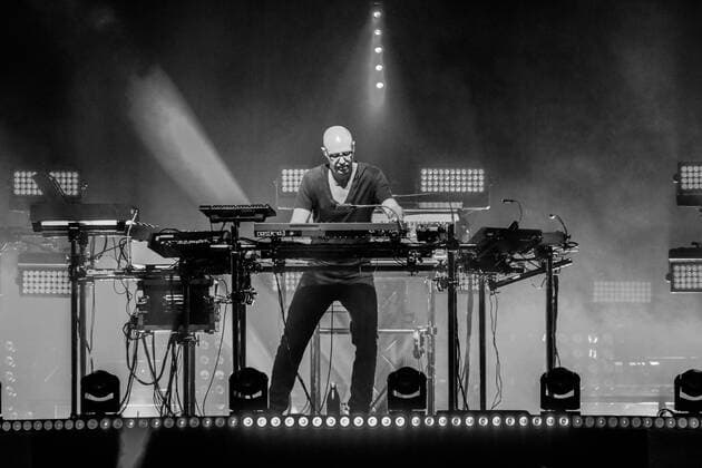 Das Musikprojekt Schiller (Christopher von Deylen) live auf Tour in der Arena Leipzig.
