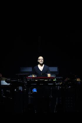 Das Musikprojekt Schiller (Christopher von Deylen) live auf Tour in der Arena Leipzig.