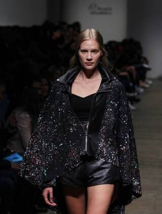 A model wears a creation by Mexican designer Alexia Ulibarri during the fourth day of Fashion Week in Mexico City, Mexico, 13 October 2016. Runway - Trista - Mexico Fashion Week !ACHTUNG: NUR REDAKTIONELLE NUTZUNG!  MEX50 20161014-636120195786819164