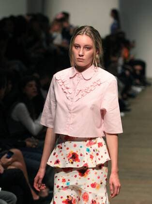 A model wears creations by Mexican label Pink Magnolia during the fourth day of Fashion Week in Mexico City, Mexico, 13 October 2016. Runway - Pink Magnolia - Mexico Fashion Week !ACHTUNG: NUR REDAKTIONELLE NUTZUNG!  MEX84 20161014-636120217876151038