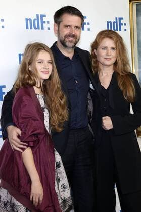 Martin Eyjolfsson mit Ehefrau Eva Thengilsdottir und Tochter bei der Premiere des ARD Fernsehfilms Der Island-Krimi: Der Tote im Westfjord in der Astor Film Lounge. Berlin, 13.10.2016 Foto:xA.xBuggex xFuturexImage