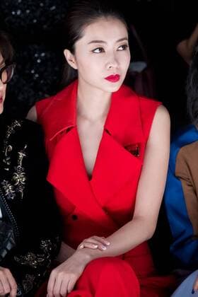 SHANGHAI, CHINA - OCTOBER 13: Model and actress Lynn Hung (aka Xiong Dailin) attends the C.J.YAO presentation as part of the Shanghai Fashion Week Spring Summer 2017 at Xintiandi Hall A on October 13, 2016 in Shanghai, China.  CFP493763040