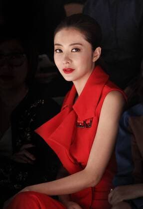 SHANGHAI, CHINA - OCTOBER 13: Model and actress Lynn Hung (aka Xiong Dailin) attends the C.J.YAO presentation as part of the Shanghai Fashion Week Spring Summer 2017 at Xintiandi Hall A on October 13, 2016 in Shanghai, China.  CFP493763052