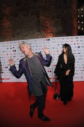 Der Regisseur Christopher Doyle posiert am 14.10.2016 in Köln auf dem roten Teppich beim International Film Award NRW im Rahmen des Film Festival Cologne. (vormals: Cologne Conference) ein internationales Film- und Fernsehfestival in Köln.