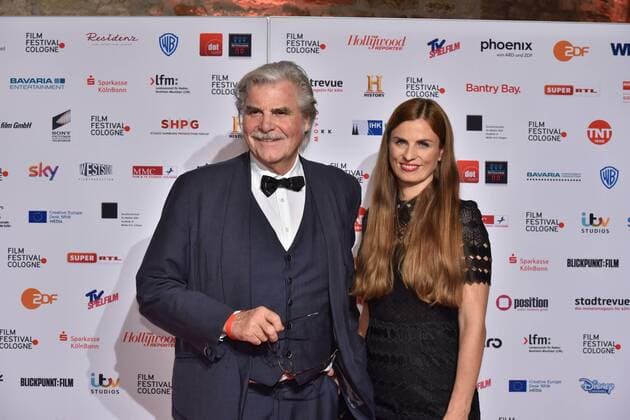 Der Schauspieler Peter Simonischek und die Produzentin des Films Toni Erdmann Janine Jackowski posiert am 14.10.2016 in Köln auf dem roten Teppich beim International Film Award NRW im Rahmen des Film Festival Cologne. (vormals: Cologne Conference) ein internationales Film- und Fernsehfestival in Köln.