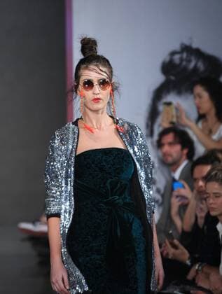 Mexico City Fashion Week - Ivan Avalos Modenschau A model presents creations by Mexican Designer Ivan Avalos, during the fourth day of the Fashion Week in Mexico City, Mexico, 14 October 2016. EFE Mario Guzman FASHION WEEK IN MEXICO !ACHTUNG: NUR REDAKTIONELLE NUTZUNG!  MEX113 20161015-636121076737505839