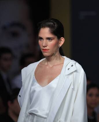 Mexico City Fashion Week - Alfredo Martinez Modenschau A model presents creations by Mexican Designer Alfredo Martínez, during the fourth day of the Fashion Week in Mexico City, Mexico, 14 October 2016. EFE Mario Guzman FASHION WEEK IN MEXICO !ACHTUNG: NUR REDAKTIONELLE NUTZUNG!  MEX126 20161015-636121098181591380