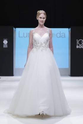 October 14, 2016 - Madrid, Spain - A model walks during Bridal Fashoin Of San Patrick show At Fashion Week Madrid 1001 Wedding, in Madrid, Spain, on October 14, 2016. Madrid Spain  - ZUMAn230
