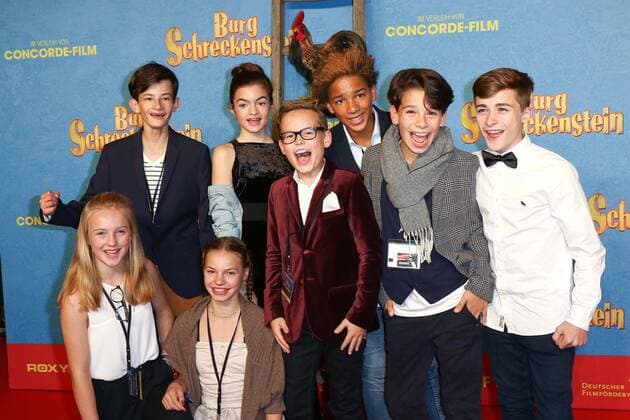 Eloi Christ, Nina Goveva, Chieloka Nwokolo, Caspar Krzysch, Benedict Gloeckle, Maurizio Magno, Nina Rueffer, Paula Donath, Filmpremiere von Burg Schreckenstein im Mathaeser Filmpalast in Muenchen am 16.10.2016