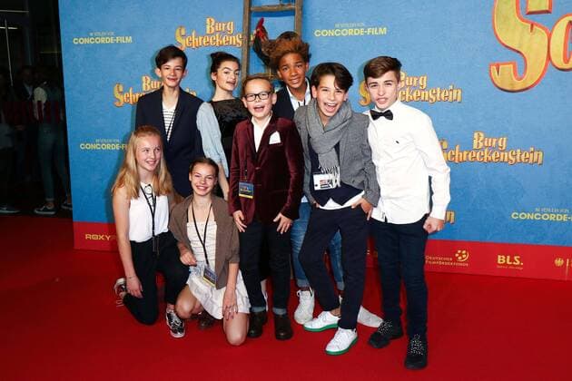 Eloi Christ, Nina Goveva, Chieloka Nwokolo, Caspar Krzysch, Benedict Gloeckle, Maurizio Magno, Nina Rueffer, Paula Donath, Filmpremiere von Burg Schreckenstein im Mathaeser Filmpalast in Muenchen am 16.10.2016