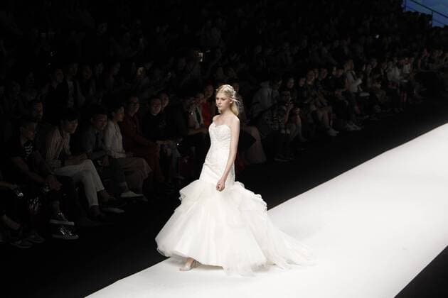 A model presents a creation by the brand Galatea during the Shanghai Fashion Week in Shanghai, east China, Oct. 16, 2016. ) (wf) CHINA-SHANGHAI-FASHION WEEK (CN) ZhuangxYi 