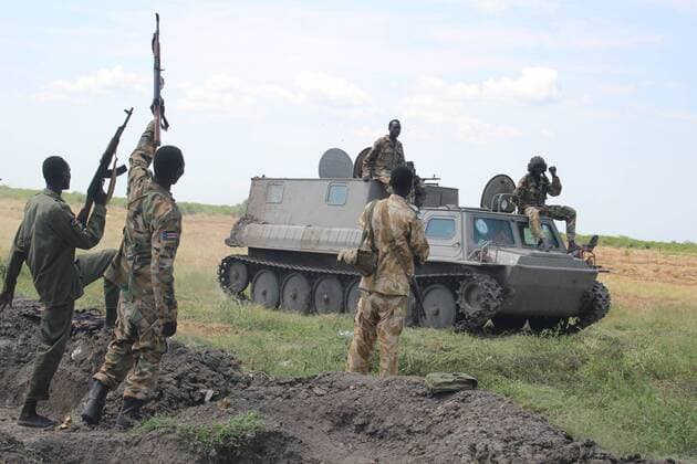 Photo taken on Oct. 16, 2016 shows South Sudan s government soldiers at the battle field in Alelo near South Sudan s northern town of Malakal. Fresh clashes between government and opposition forces near the northern town of Malakal have killed at least 56 over the weekend, a military spokesman said late Sunday. ) (dtf) SOUTH SUDAN-MALAKAL-CONFLICT GalexJulius 