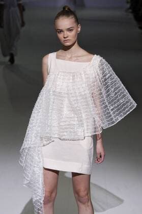 October 16, 2016 - Kiev, Ukraine - A model presents a creation by Ukrainian designer Ludmila Kislenko,during Ukrainian Fashion Week ,at Mystetskyi Arsenal in Kiev, Ukraine,16 October,2016. The event presents Spring Summer - 2017 collections by Ukrainian and International designers from 12 to 18 October. Kiev Ukraine  - ZUMAn230