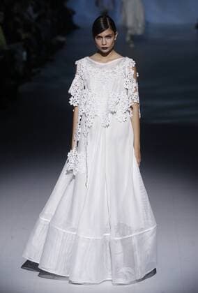 October 16, 2016 - Kiev, Ukraine - A model presents a creation by Ukrainian designer Olena Dats,during Ukrainian Fashion Week ,at Mystetskyi Arsenal in Kiev, Ukraine,16 October,2016. The event presents Spring Summer - 2017 collections by Ukrainian and International designers from 12 to 18 October. Kiev Ukraine  - ZUMAn230