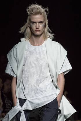 Tokio Fashion Week - Ujoh Modenschau October 17, 2016 - Tokyo, Tokyo, Japan - A model walks the runway during the Ujoh show as part of Fashion Week Tokyo Spring Summer 2017. Tokyo Japan - ZUMAc166