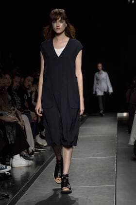Tokio Fashion Week - Ujoh Modenschau October 17, 2016 - Tokyo, Tokyo, Japan - A model walks the runway during the Ujoh show as part of Fashion Week Tokyo Spring Summer 2017. Tokyo Japan - ZUMAc166