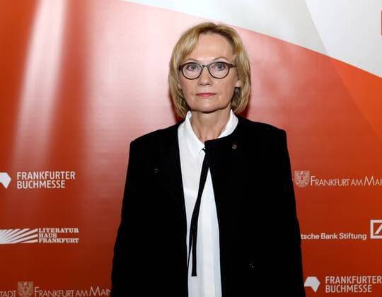 Deutscher Buchpreis: Verleihung in Frankfurt Deutschland, Frankfurt am Main, Römer, 17.10.2016, Deutscher Buchpreis 2016 Bild: Nominiert zum deutschen Buchpreis 2016 Eva Schmidt, Buch: Ein langes Jahr, Verlag: Jung und Jung, Februar 2016 Copyright: HMBxMedia xHeikoxBecker