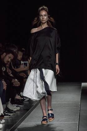 Tokio Fashion Week - Ujoh Modenschau October 17, 2016 - Tokyo, Tokyo, Japan - A model walks the runway during the Ujoh show as part of Fashion Week Tokyo Spring Summer 2017. Tokyo Japan - ZUMAc166
