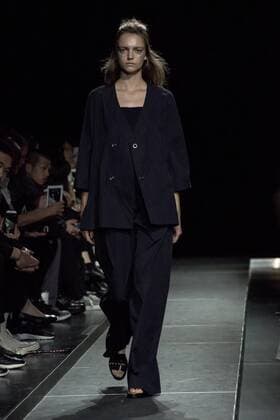 Tokio Fashion Week - Ujoh Modenschau October 17, 2016 - Tokyo, Tokyo, Japan - A model walks the runway during the Ujoh show as part of Fashion Week Tokyo Spring Summer 2017. Tokyo Japan - ZUMAc166