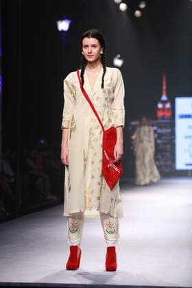NEW DELHI, INDIA - OCTOBER 15: A model showcases the creation of designer Masaba Gupta during Amazon India Fashion Week Spring-Summer 17 at NSIC Exhibition Complex on October 15, 2016 in New Delhi, India. (Photo by Amal Ks Hindustan Times) Amazon India Fashion Week Spring Summer 2017