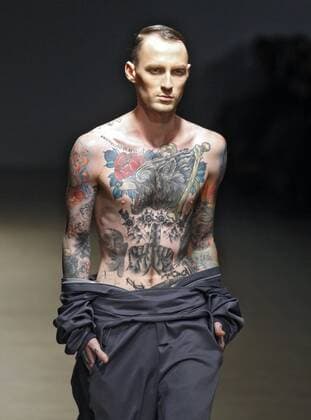 October 17, 2016 - Kiev, Ukraine - A model presents a creation by Ukrainian designer Dmitriy DIHTYAR,during Ukrainian Fashion Week ,at Mystetskyi Arsenal in Kiev, Ukraine,17 October,2016. The event presents Spring Summer - 2017 collections by Ukrainian and International designers from 12 to 18 October. Kiev Ukraine  - ZUMAn230
