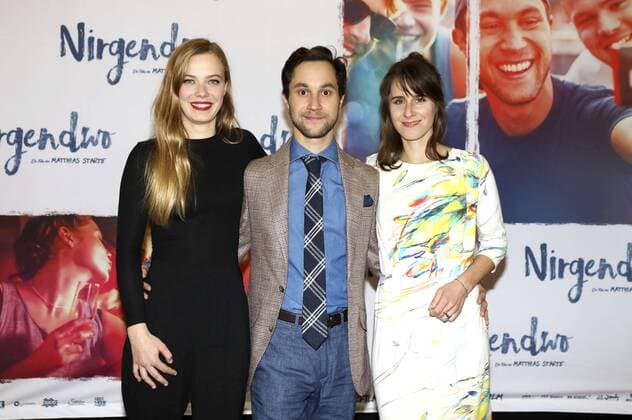 Saskia Rosendahl, Ludwig Trepte und Amelie Kiefer bei der Premiere des Kinofilms Nirgendwo im Cubix Kino. Berlin, 17.10.2016 Foto:xS.xGabschx xFuturexImage