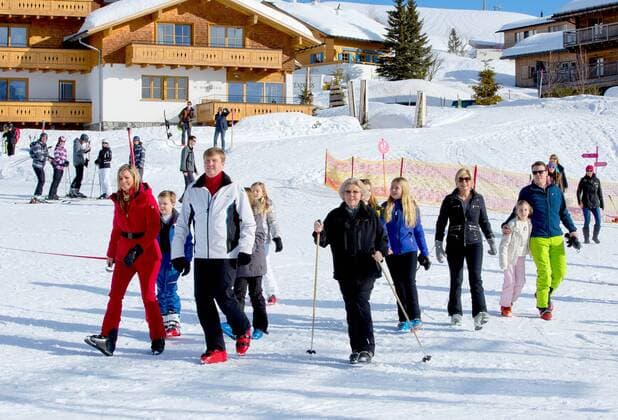 22-02-2016 Wintersport King Willem-Alexander and Queen Maxima and Princess Amalia and Princess Alexia and Princess Ariane with Princess Beatrix and Prince Constantijn and Princess Laurentien and Eloise and Claus-Casimir and Leonore pose for the media during a photo session in the Austrian skiing resort of Lech. The Dutch Royal family is spending their winter vacation in the western Austrian province of Vorarlberg.  Copyright: PPEx