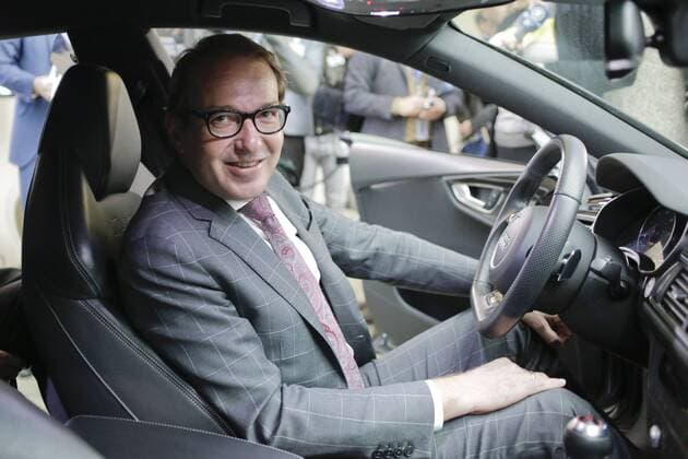 Themen der Woche Bilder des Tages 18.10.2016, Berlin, Deutschland - Veranstaltung 1 Jahr Digitales Testfeld Autobahn im Bundesministerium für Verkehr und digitale Infrastruktur. Foto: Alexander Dobrindt, CSU, Bundesminister für Verkehr und digitale Infrastruktur am Steuer eines Audi RS 7 Concept.