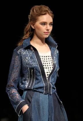 October 18, 2016, Tokyo, Japan - A model displays a creation of Japanese designer Yuki Torii at her 2017 spring summer collection in Tokyo as a part of Japan Fashion Week on Tuesday, October 18, 2016.  (lwxa005493)