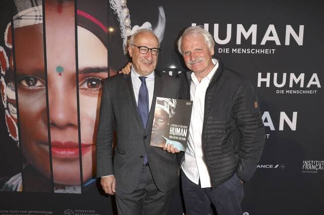 Philippe Etienne und Yann Arthus-Bertrand bei der Premiere des Dokumentarfilms Human - Die Menschheit im Delphi Filmpalast. Berlin, 18.10.2016 Foto:xS.xGabschx xFuturexImage