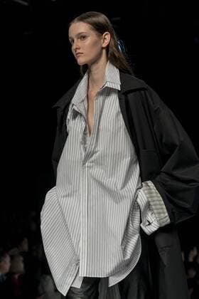 October 19, 2016 - Tokyo, Tokyo, Japan - A model presents a creation by designer Takeshi Kitazawa Emiko Sato for brand Dressedundressed as part of Fashion Week Tokyo Spring Summer 2017. Tokyo Japan - ZUMAc166 20161019_zap_c166_057