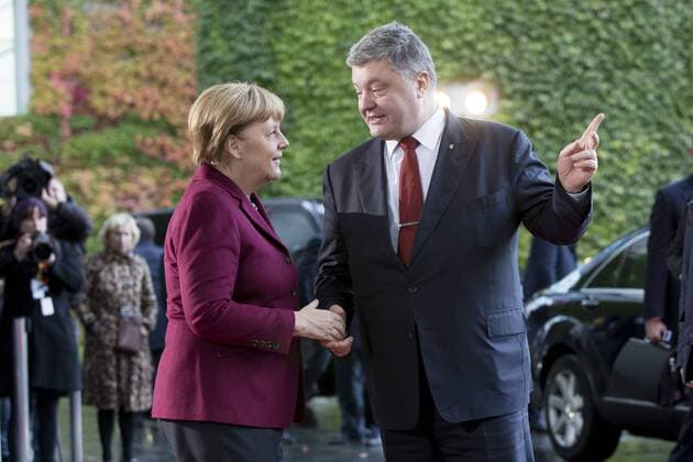 October 19, 2016 - Berlin, Germany - German Chancellor Angela Merkel greets Ukrainian President Petro Poroshenko upon his arrival at the Chancellery in Berlin, Germany on October 19, 2016. German Chancellor Angela Merkel is meeting in the Normandy format with French President Francois Hollande, Russian President Vladimir Putin and Ukrainian President Petro Poroshenko to discuss security in Ukraine and in Syria. Berlin Germany  - ZUMAn230 20161019_zaa_n230_075